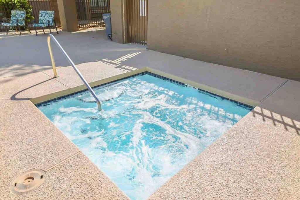 The Cool Cactus Condo With Pool And Jacuzzi 坦培 外观 照片